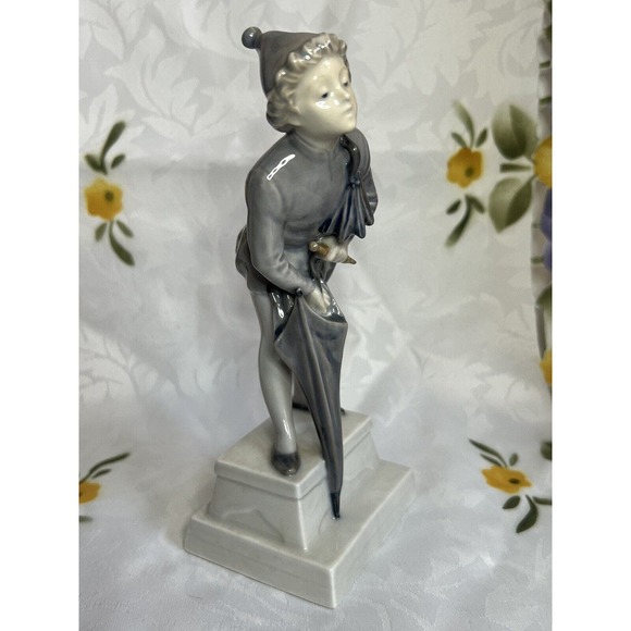 ROYAL COPENHAGEN Denmark #1129 The Sandman With Umbrella - Picture 6 of 9